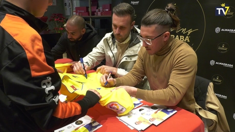 Miniatura para Fali, Cala y Pacha Espino firmaron autógrafos en Shopping Almadraba