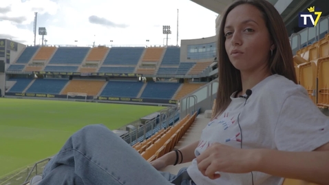 Miniatura para Laura Tomàs: &quot;Intento transmitir mi experiencia en el Cádiz CF&quot; 