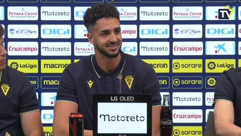 Miniatura para Jorge Meré, Guardiola y Chris Ramos, presentados en el estadio (02-02-23)