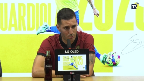 Miniatura para Guardiola: &quot;Estoy muy feliz por seguir vistiendo esta camiseta&quot;