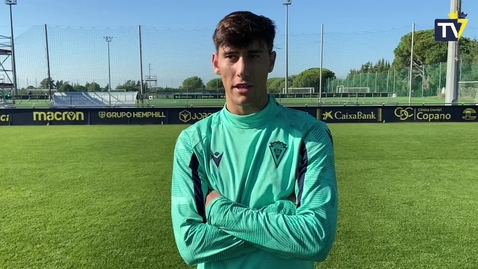 Miniatura para El juvenil Curro debutó con el Cádiz B ante el CD Don Benito (01/12/21)