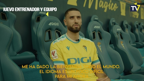 Miniatura para ENTREVISTA a AIHAM OUSOU tras su PRESENTACIÓN COMO NUEVO JUGADOR DEL CÁDIZ CF