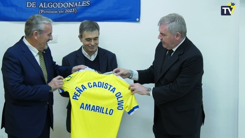 Miniatura para la entrada Manuel Vizcaíno acudió a la inauguración de la Peña Cadista 'Olivo Amarillo'