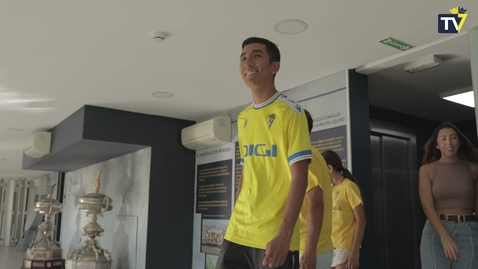 Miniatura para la entrada El Cádiz CF cumple el sueño del joven australiano Dante