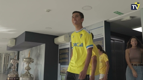 Miniatura para El Cádiz CF cumple el sueño del joven australiano Dante
