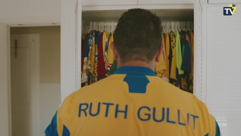 Miniatura para Entrevista a Carlos Marín, coleccionista de camisetas del Cádiz