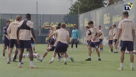 Miniatura para ⚽️🌧️ Sesión lluviosa de balón parado y táctica para seguir preparando la visita del Eldense