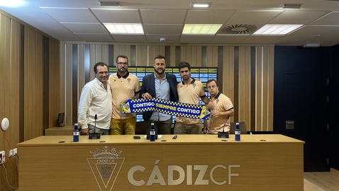 Miniatura para Cortés, Santi y Pedrito 'El Araña' renuevan con el Cádiz CF Genuine