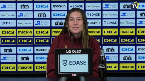 Miniatura para Candela: &quot;Contenta por mi debut y por los minutos que me ha dado el entrenador&quot; (13/01/2024)