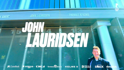 Thumbnail for entry 🇩🇰 𝗧𝗵𝗲 𝗴𝗿𝗲𝗮𝘁 𝗗𝗮𝗻𝗲 | John Lauridsen returns to the RCDE Stadium