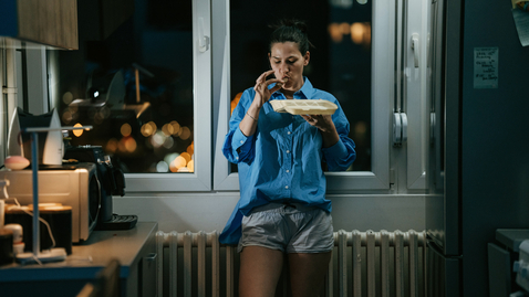 Thumbnail for entry Does Late-Night Snacking Increase Risk of Breast Cancer?